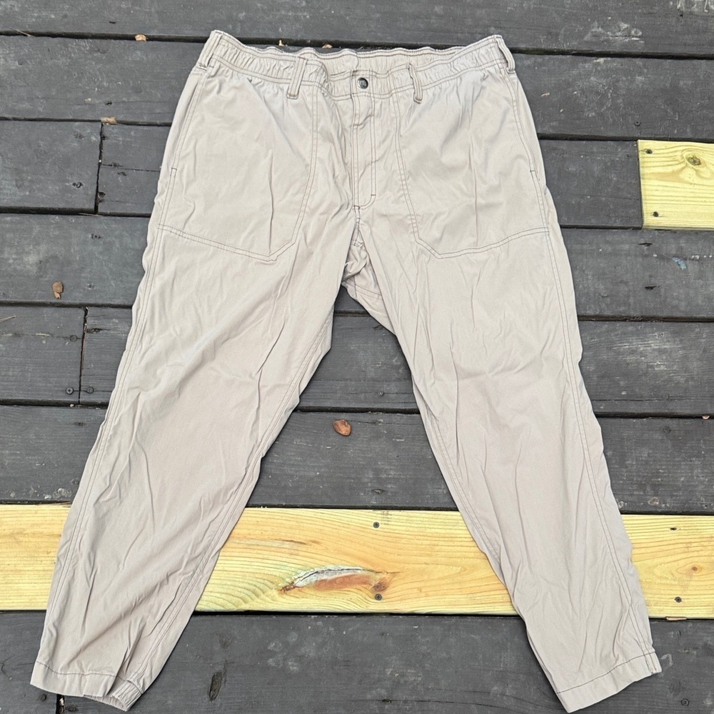 Duluth Trading Co Tan Cargo Standard Fit Pants size 42x30